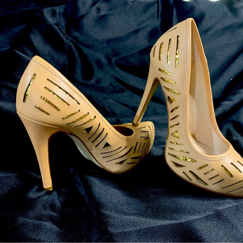 BCBG pumps